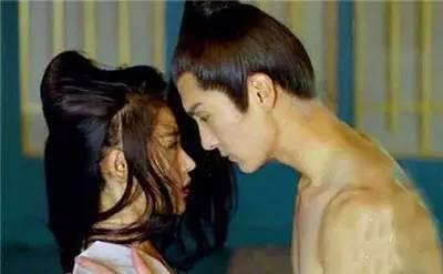 皇帝床戏视频,宫廷秘史中的激情瞬间